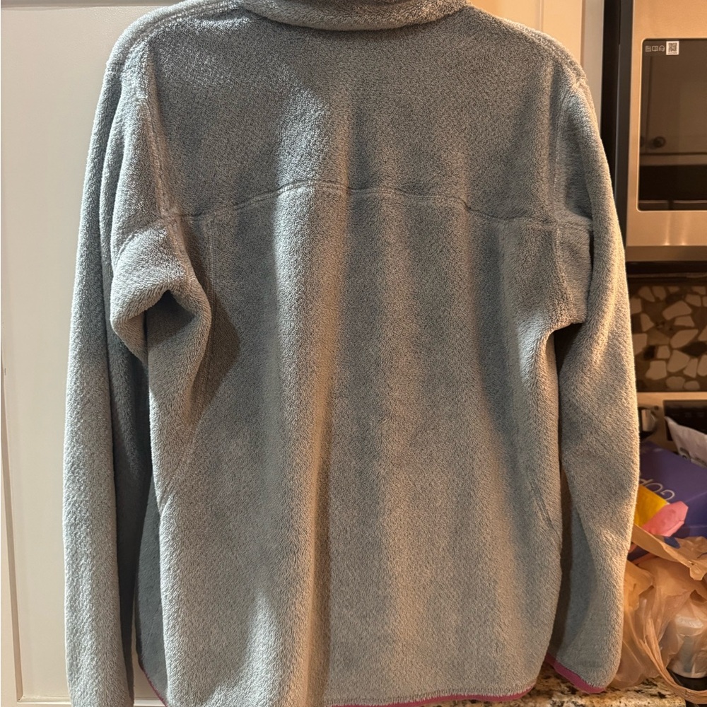 Patagonia Women's Light Gray Fleece Pullover with Pink Accents - Picture 3 of 3